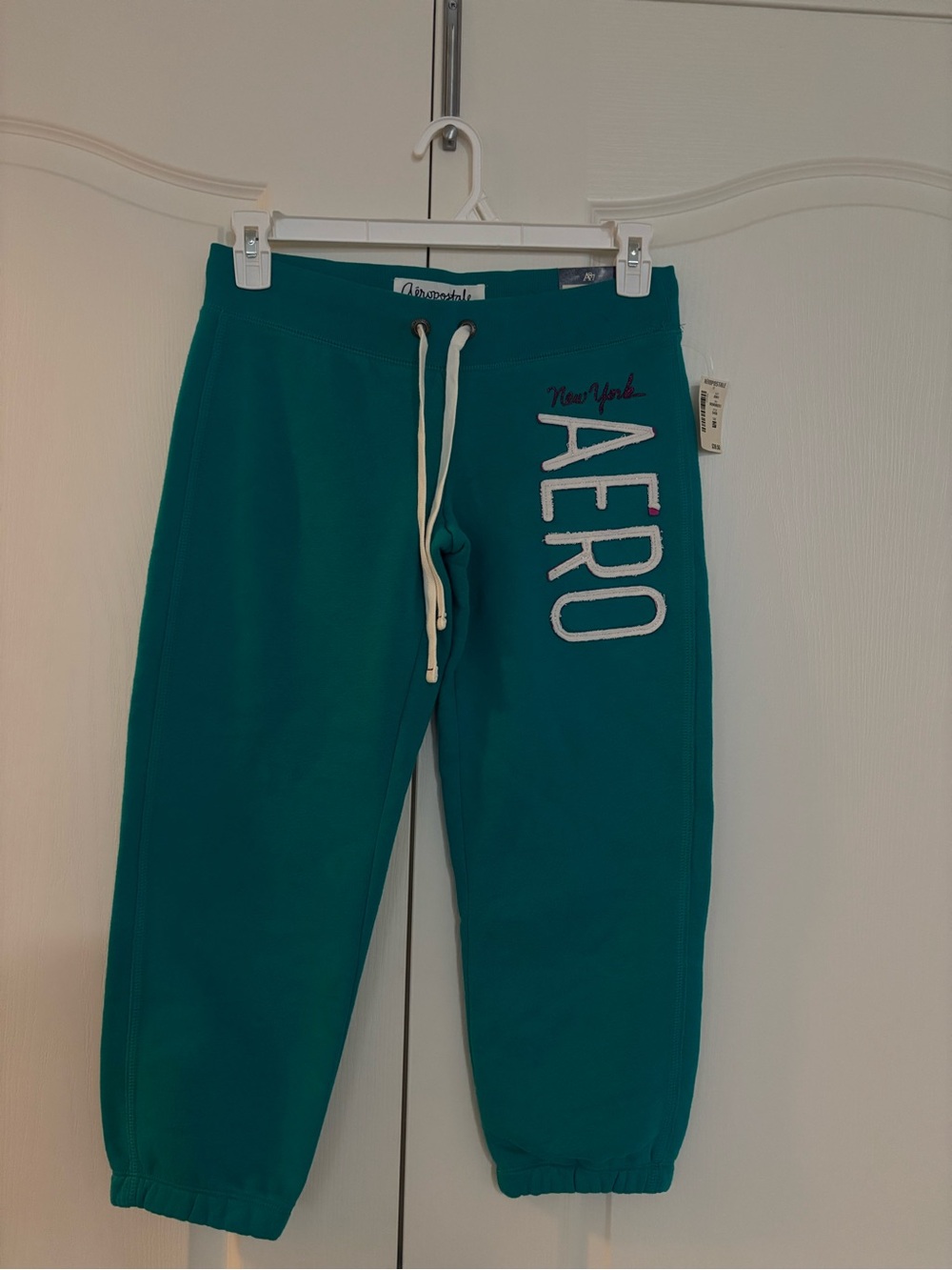 Aeropostale Teal Capri Sweatpants with White Appliqué NWT